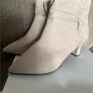 East 5th Women’s Mander Wide Width Memory Foam Heeled Boots 8.5 W